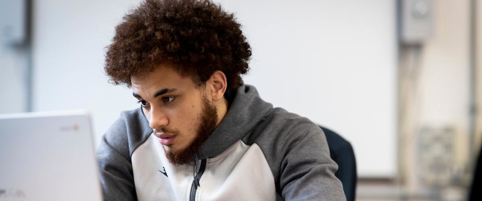 Understanding Employment Contracts and Rights in the UK